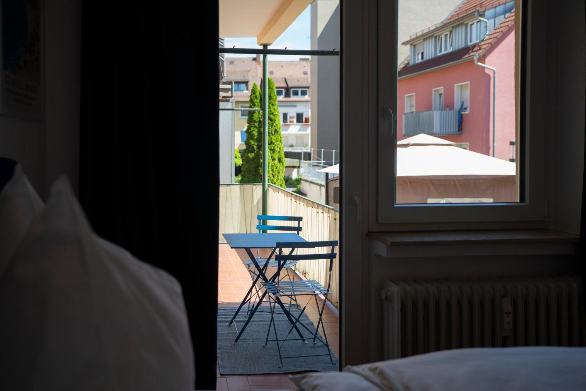 Blauwal - W14, Zentral In Bahnhofsnaehe, Balkon, Kueche *